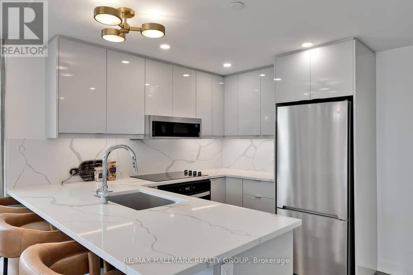 507 - 180 George Street — photo 12 of 40