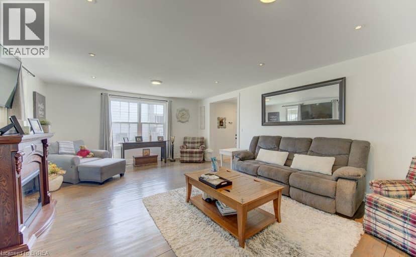4 WELLINGTON Street — photo 10 of 40