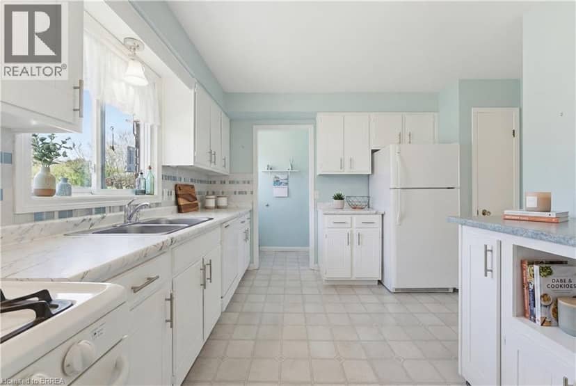 65 LYNDHURST Avenue — photo 11 of 35