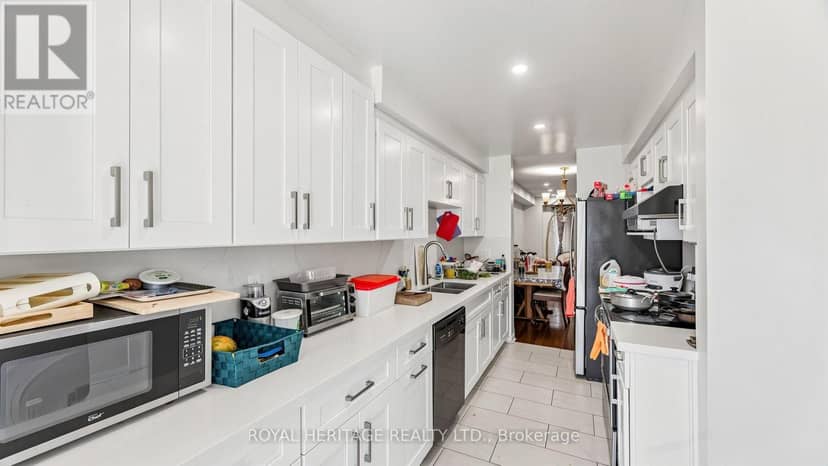 TH 19 - 2472 Eglinton Avenue E — photo 12 of 40