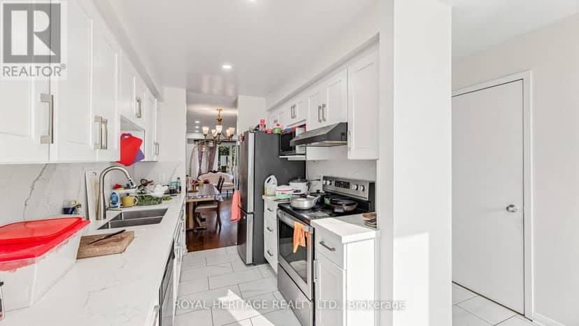 TH 19 - 2472 Eglinton Avenue E — photo 15 of 40