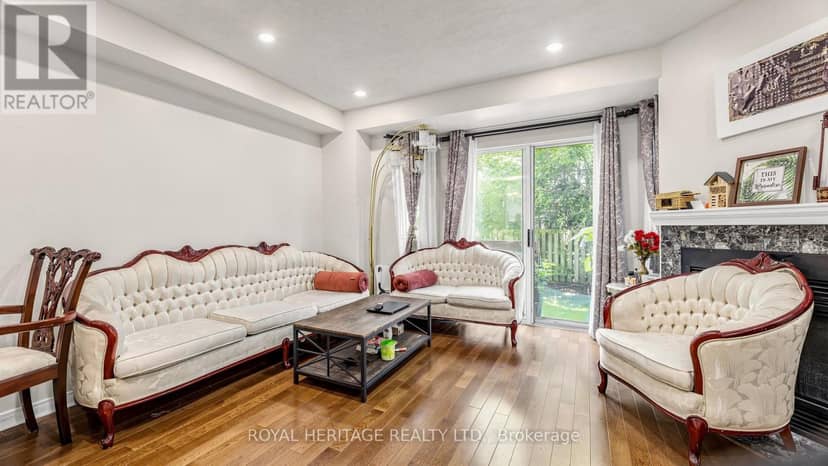 TH 19 - 2472 Eglinton Avenue E, Toronto, photo 3