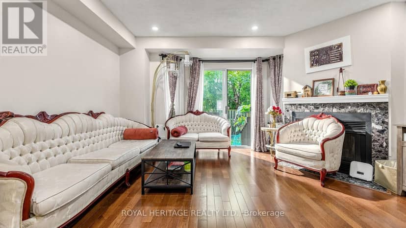 TH 19 - 2472 Eglinton Avenue E, Toronto, photo 4