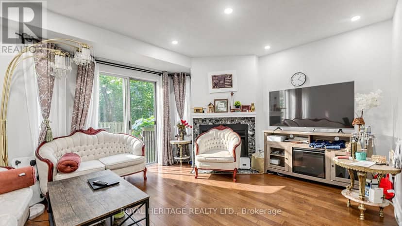 TH 19 - 2472 Eglinton Avenue E, Toronto, photo 5