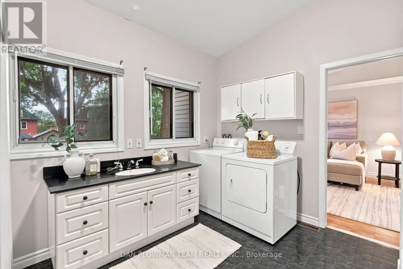 307 William Street E — photo 17 of 40