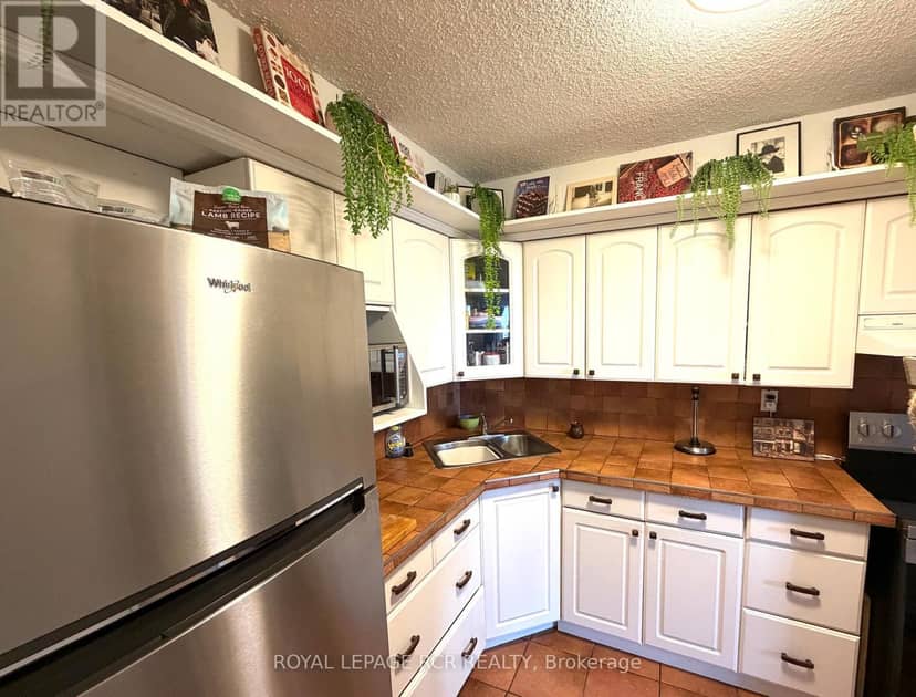 1011 - 40 William Roe Boulevard — photo 10 of 27