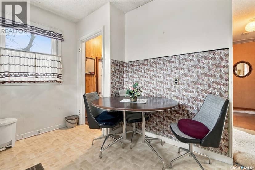3030 Elphinstone STREET — photo 9 of 30