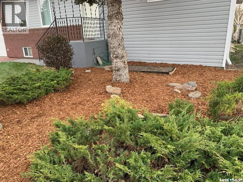 142 Darlington STREET E, Yorkton, photo 2