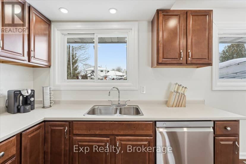 15 Thorncliffe Drive — photo 14 of 40