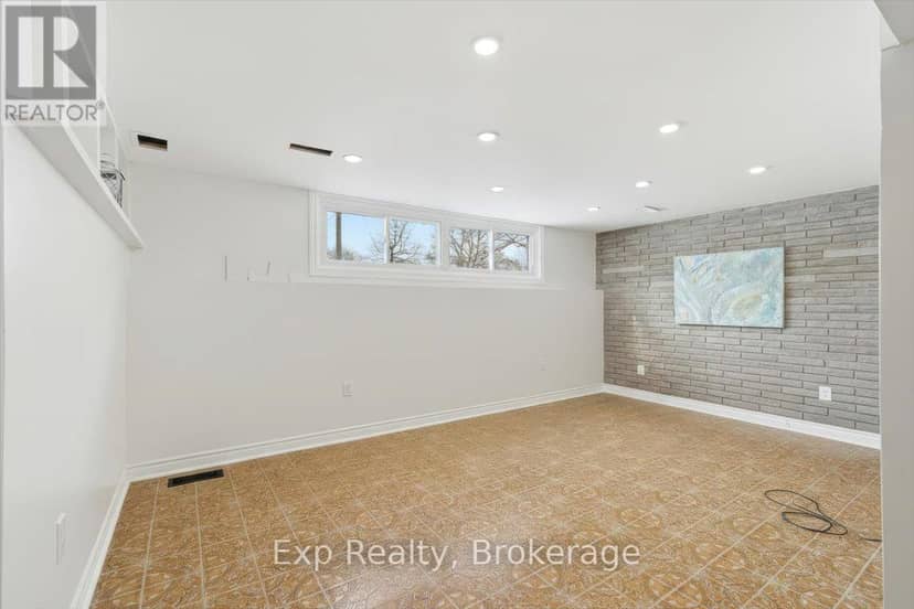 15 Thorncliffe Drive — photo 31 of 40