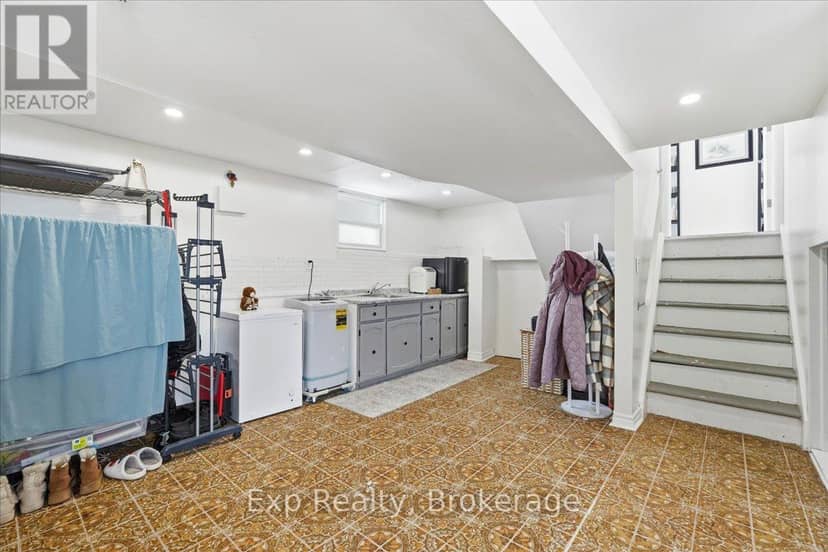 15 Thorncliffe Drive — photo 34 of 40