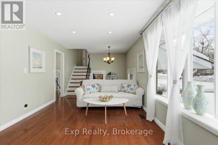 15 Thorncliffe Drive — photo 6 of 40