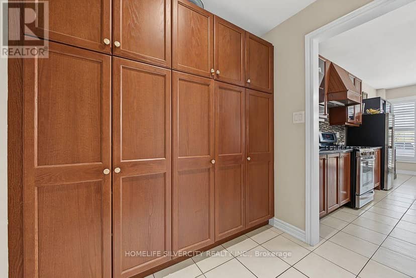 483 Hinchey Crescent — photo 10 of 40
