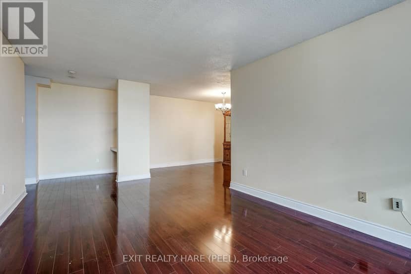 1005 - 15 Kensington Road — photo 11 of 27