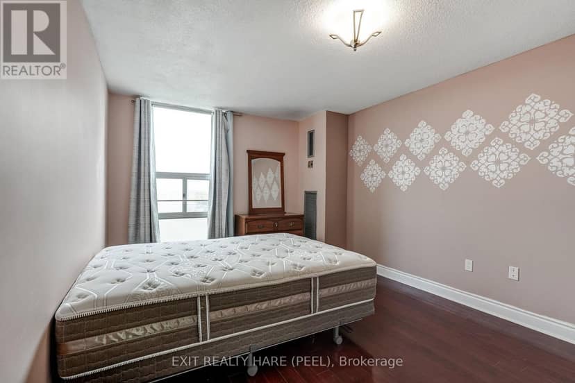 1005 - 15 Kensington Road — photo 18 of 27