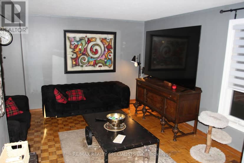 31 Laburnham Avenue, Toronto, photo 2