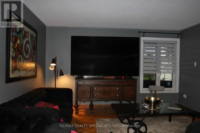 31 Laburnham Avenue, Toronto, photo 3