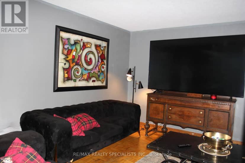 31 Laburnham Avenue, Toronto, photo 4