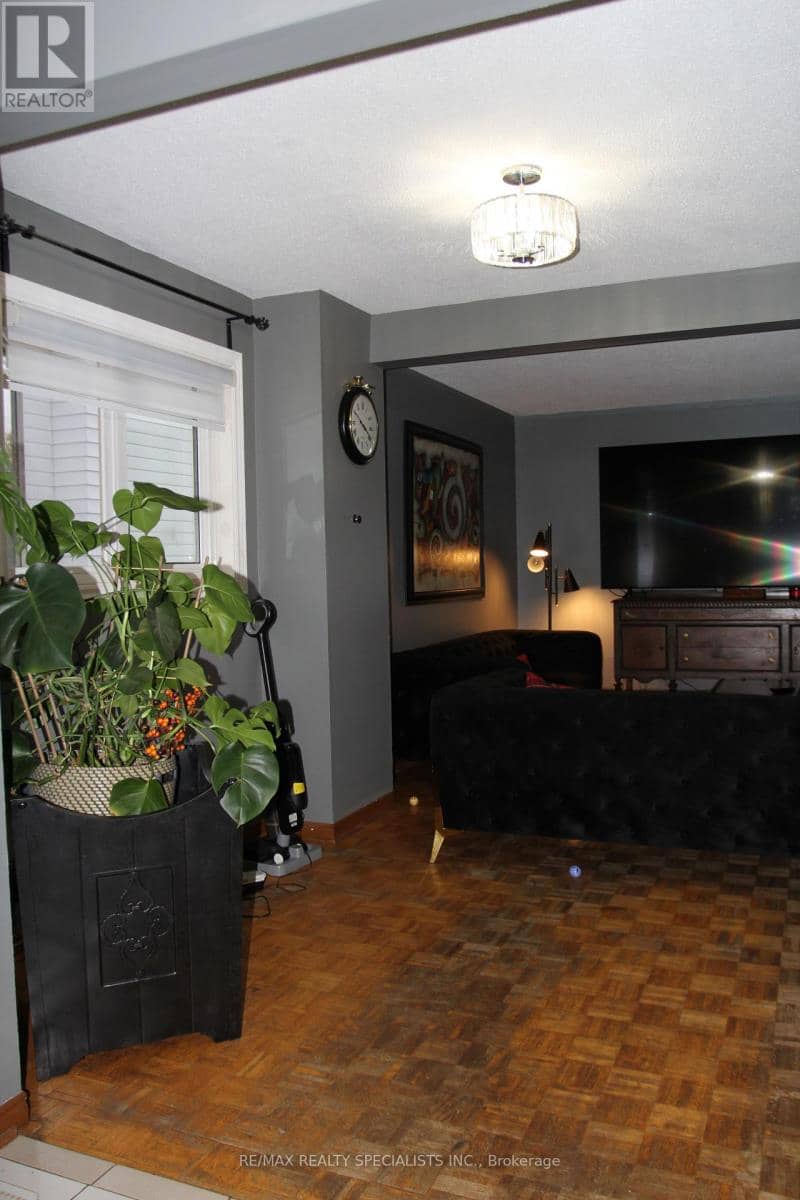 31 Laburnham Avenue, Toronto, photo 6