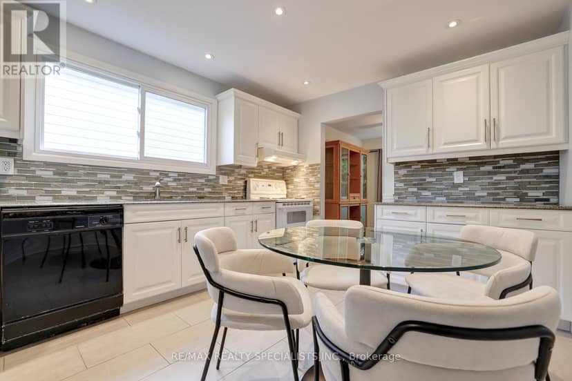 2494 Barcella Crescent — photo 13 of 35