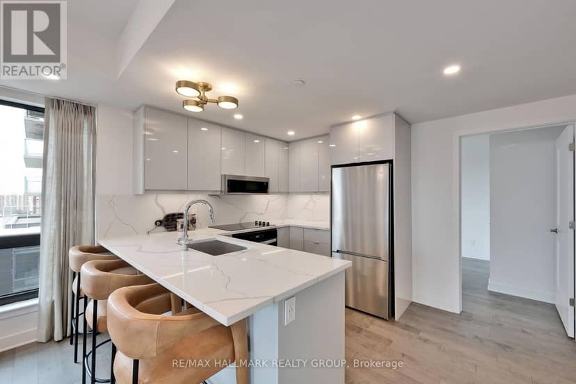 1805 - 180 George Street — photo 13 of 40
