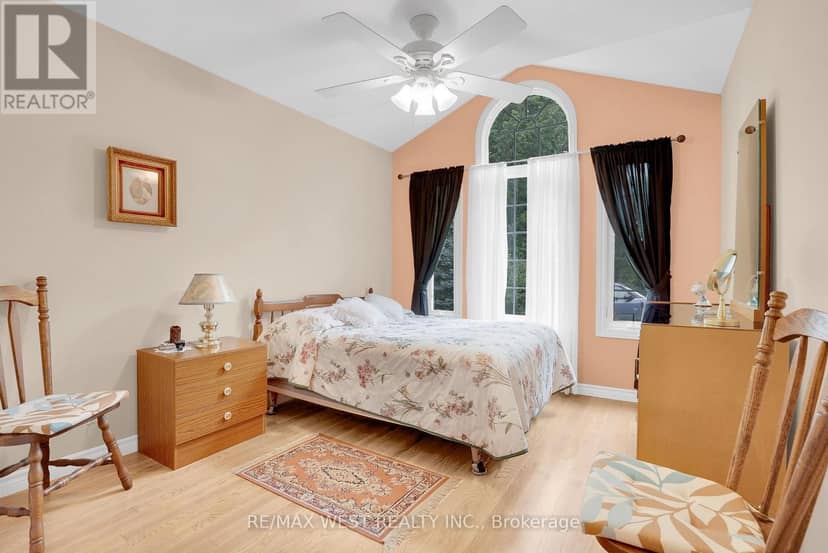 20 Deerhurst Highlands Drive — photo 9 of 16