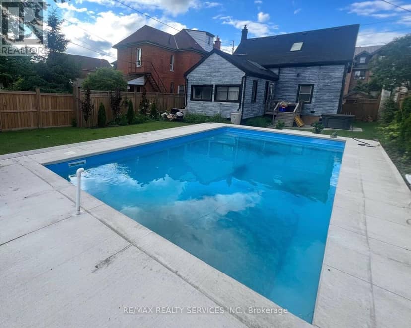 323 Charlton Avenue W, Hamilton