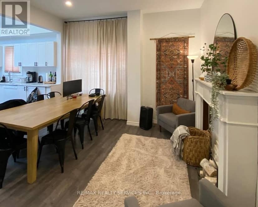 323 Charlton Avenue W, Hamilton, photo 3