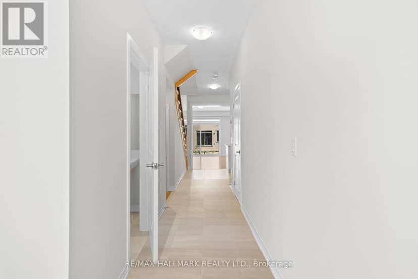 16 Crossmore Crescent — photo 4 of 30