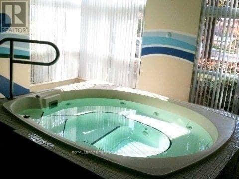 1809 - 23 Lorraine Drive, Toronto, photo 2