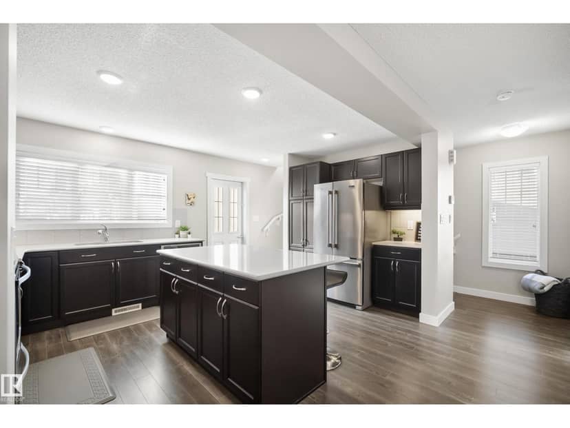 #61 1005 Graydon Hill Bv SW — photo 15 of 38