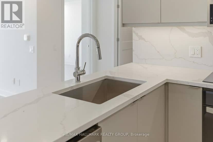 2503 - 180 George Street — photo 9 of 39