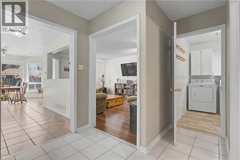 194 GLENVALLEY Drive — photo 11 of 40
