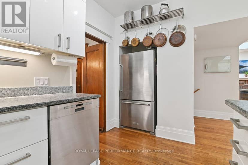 16 Renfrew Avenue — photo 20 of 40