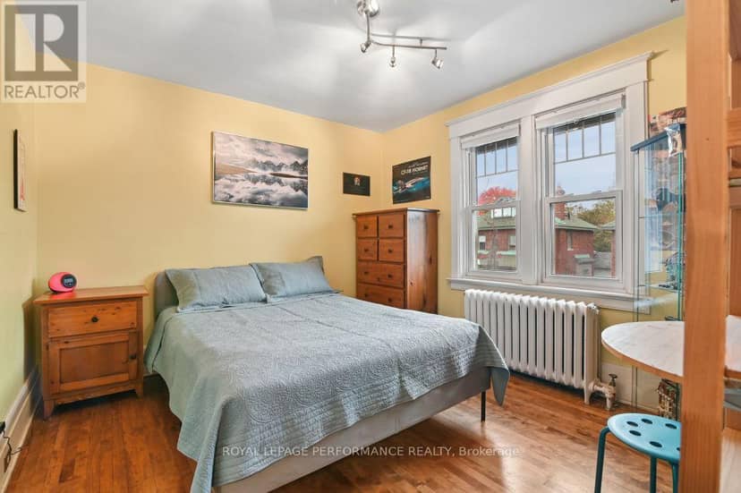 16 Renfrew Avenue — photo 32 of 40