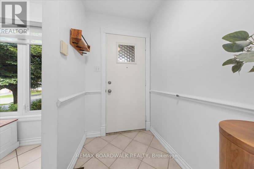 6584 Legault Street, Ottawa, photo 3