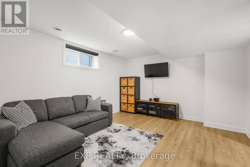 1200 Montblanc Crescent — photo 25 of 33