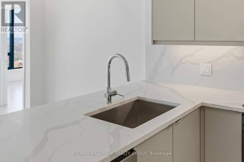 2604 - 180 George Street — photo 10 of 35