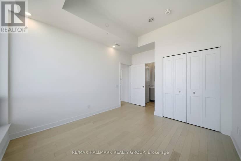 2604 - 180 George Street — photo 17 of 35