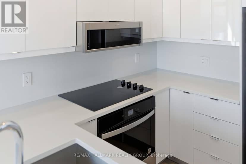 2605 - 180 George Street — photo 11 of 39