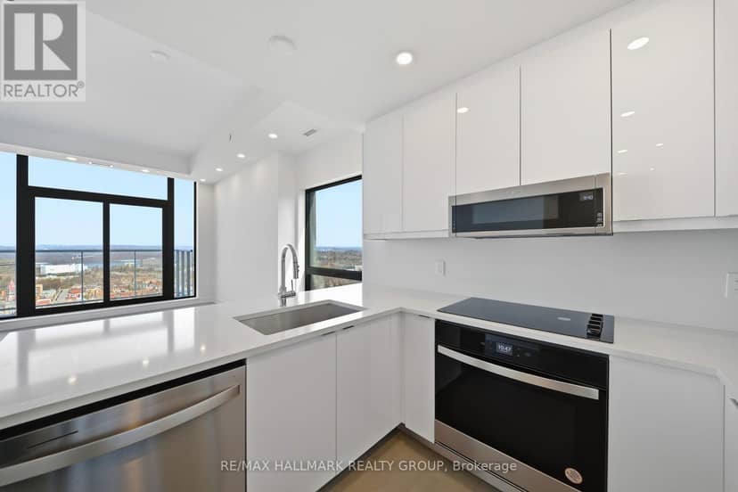 2605 - 180 George Street — photo 10 of 39