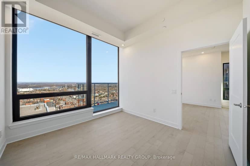 2605 - 180 George Street — photo 16 of 39