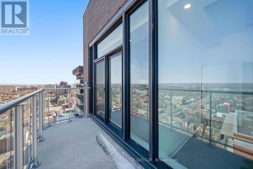 2605 - 180 George Street — photo 23 of 39
