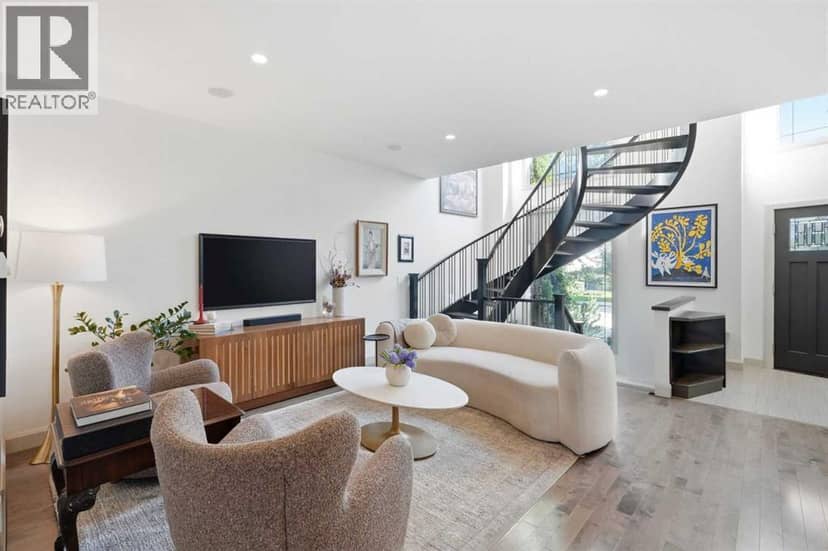 2042 49 Avenue SW, Calgary, photo 3