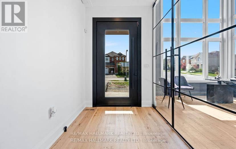 119 Pointon Street, Aurora, photo 4
