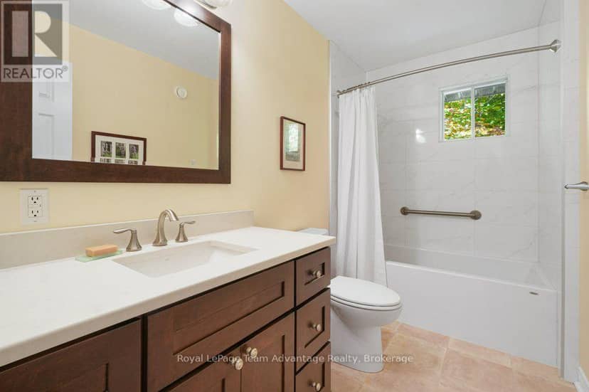 129 & 131 Bayview Drive — photo 17 of 40