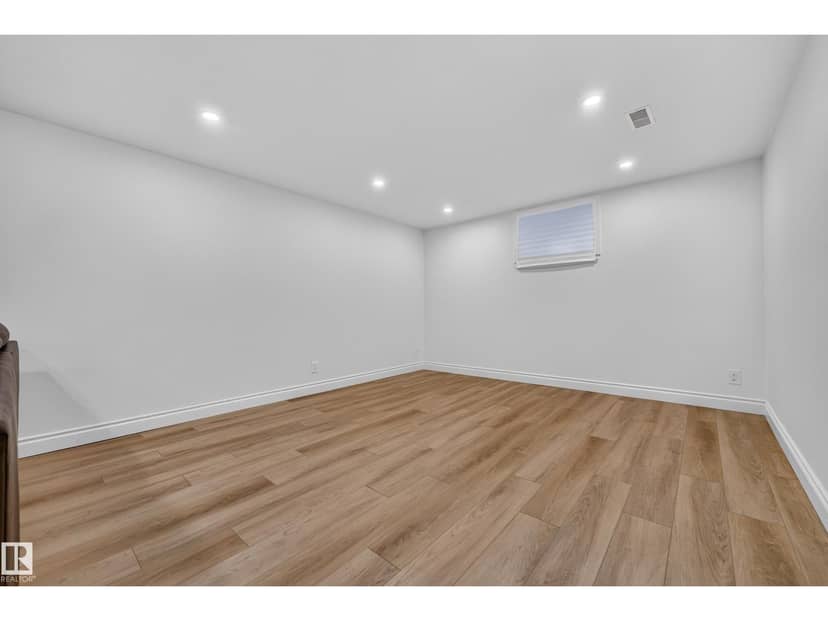 10224 82 ST NW — photo 33 of 40