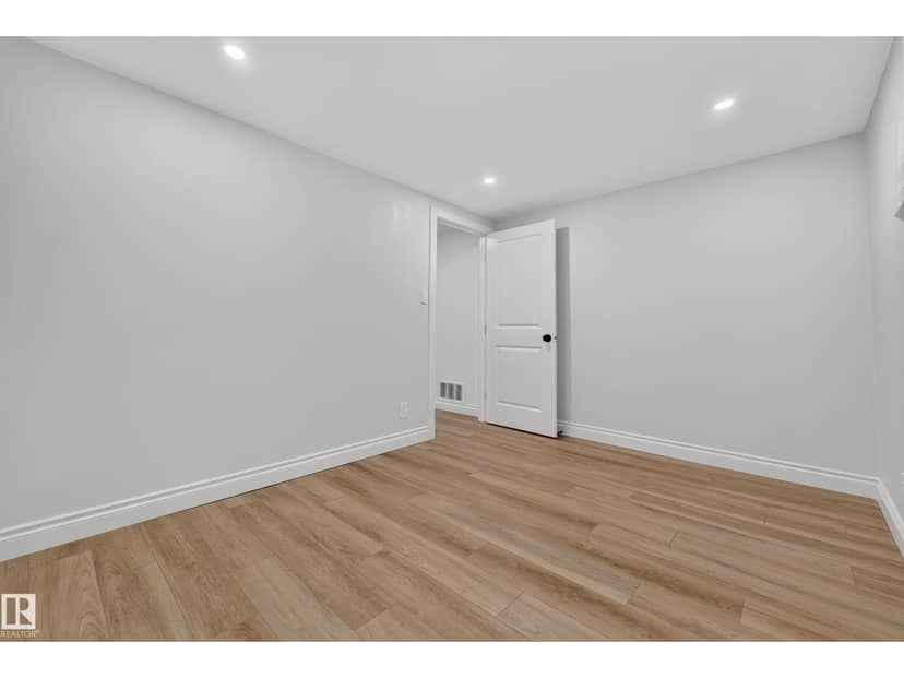 10224 82 ST NW — photo 40 of 40