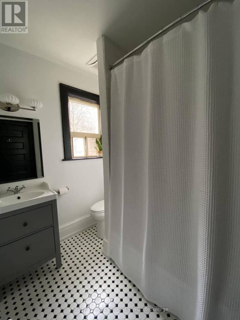 124 Close Avenue — photo 17 of 40