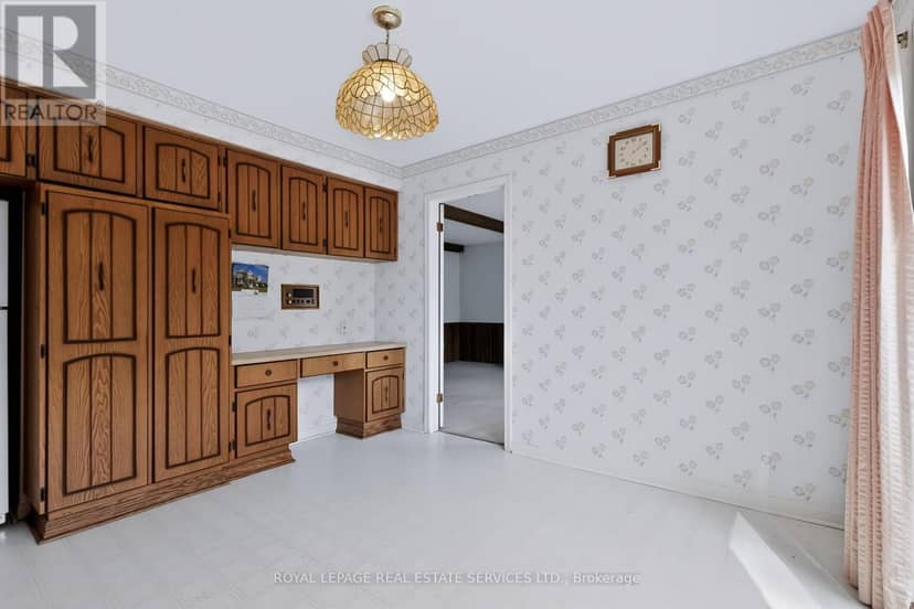 1326 Prince Albert Court — photo 12 of 40